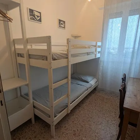 Interno 12 - Rooms In Shared Flat בית אירוח וירג'יו